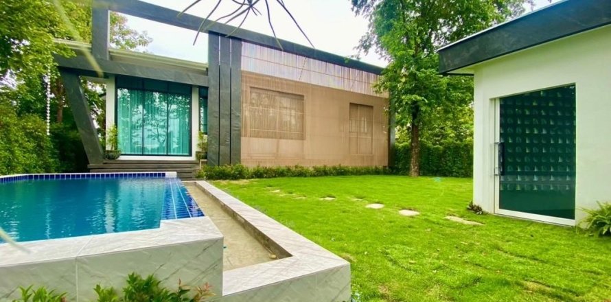Villa in Chiang Mai, Thailand 4 bedrooms № 155363