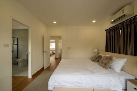 Villa in Chiang Mai, Thailand 4 bedrooms № 155359 - photo 17
