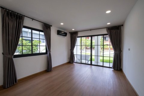 Villa in Chiang Mai, Thailand 4 bedrooms № 155359 - photo 12