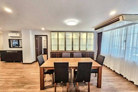 Condo in Bangkok, Thailand, 3 bedrooms  № 117081 - photo 4
