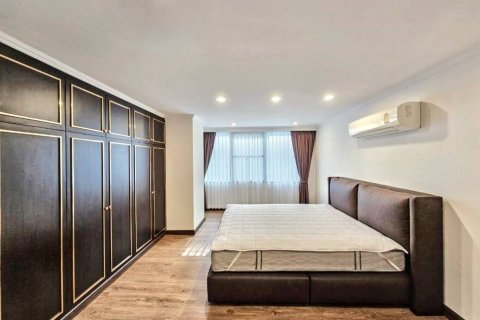 Condo in Bangkok, Thailand, 3 bedrooms  № 117081 - photo 8