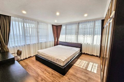 Condo in Bangkok, Thailand, 3 bedrooms  № 117081 - photo 7