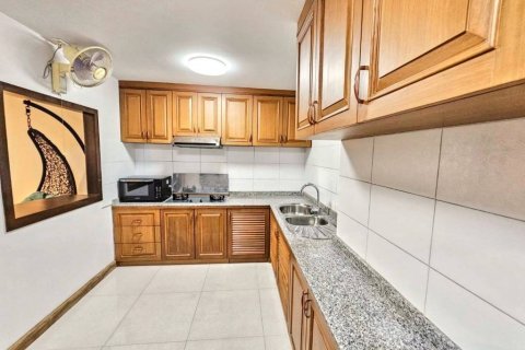 Condo in Bangkok, Thailand, 3 bedrooms  № 117081 - photo 9