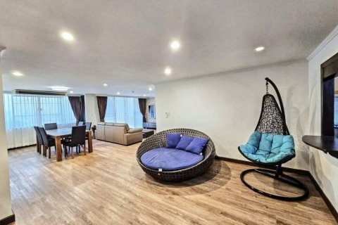 Condo in Bangkok, Thailand, 3 bedrooms  № 117081 - photo 6