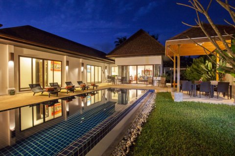 Villa in Phuket, Thailand 4 bedrooms № 167701