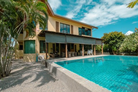 House in Chiang Mai, Thailand 6 bedrooms № 121969 - photo 1