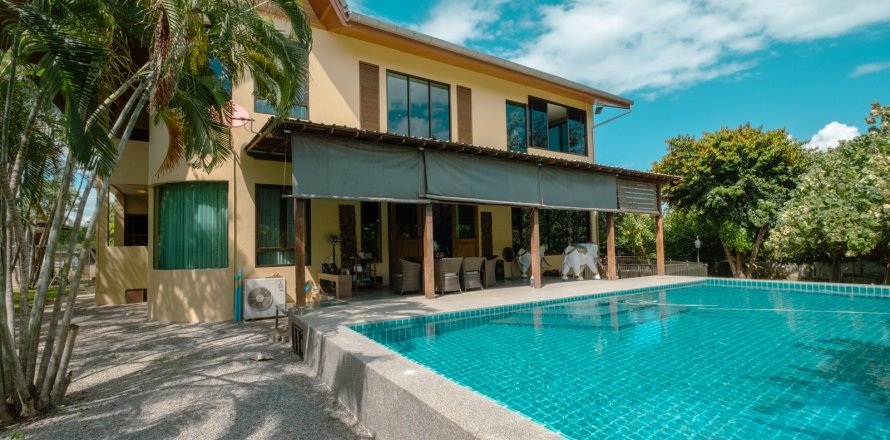 House in Chiang Mai, Thailand 6 bedrooms № 121969