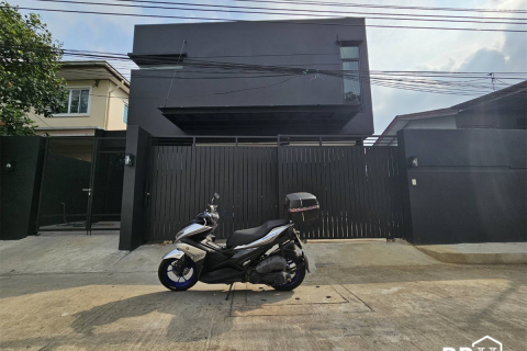 House in Bangkok, Thailand 4 bedrooms № 189403
