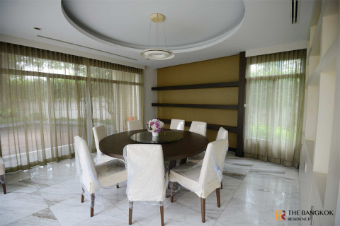 House in Bangkok, Thailand 5 bedrooms № 189409