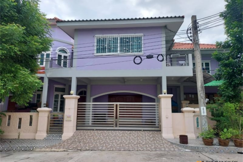 House in Bangkok, Thailand 8 bedrooms № 189404