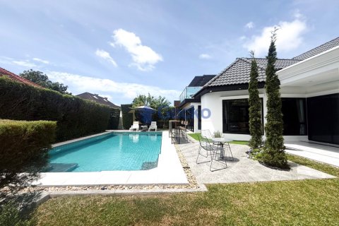 House in Pattaya, Thailand 4 bedrooms № 196859 - photo 8