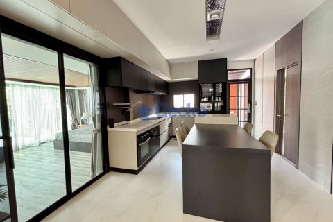 House in Pattaya, Thailand 4 bedrooms № 196859 - photo 15