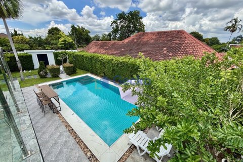 House in Pattaya, Thailand 4 bedrooms № 196859 - photo 19