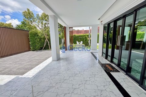 House in Pattaya, Thailand 4 bedrooms № 196859 - photo 5