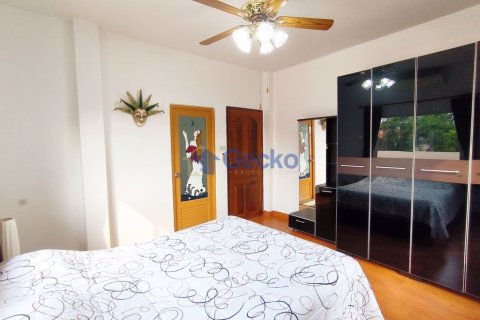 House in Pattaya, Thailand 3 bedrooms № 196860 - photo 11