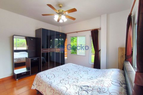 House in Pattaya, Thailand 3 bedrooms № 196860 - photo 12