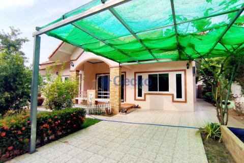 House in Pattaya, Thailand 3 bedrooms № 196860 - photo 2