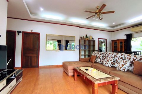 House in Pattaya, Thailand 3 bedrooms № 196860 - photo 5
