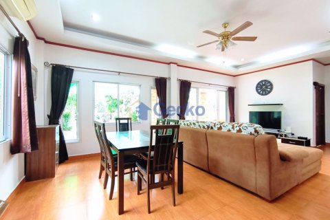 House in Pattaya, Thailand 3 bedrooms № 196860 - photo 6