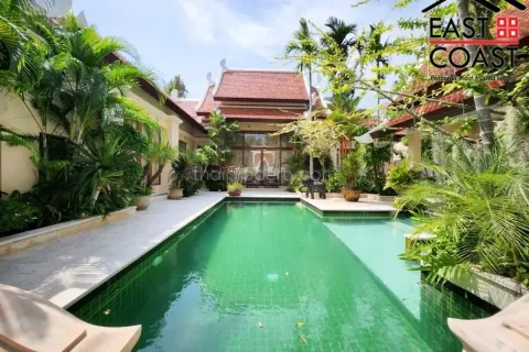 Casa de 3 dormitorios en Pattaya, Tailandia № 213762 - foto 2