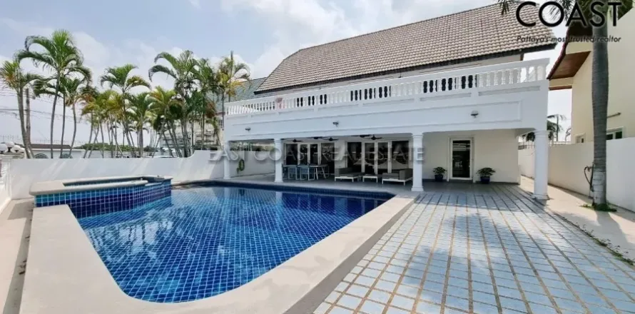 Casa de 3 dormitorios en Pattaya, Tailandia № 213763