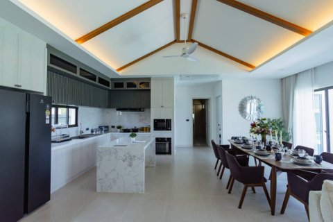 Villa in Hua Hin, Thailand 3 bedrooms № 172639 - photo 8