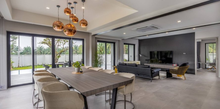 House in Phuket, Thailand 4 bedrooms № 180668