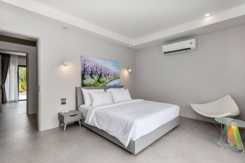 House in Phuket, Thailand 4 bedrooms № 180668 - photo 27