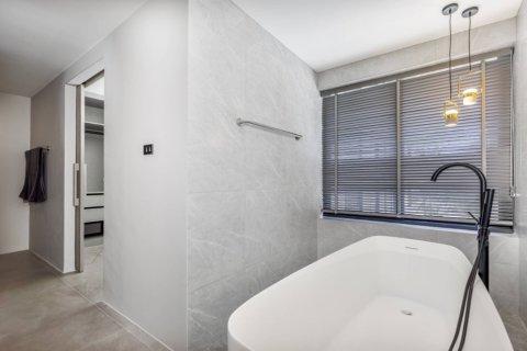 House in Phuket, Thailand 4 bedrooms № 180668 - photo 17