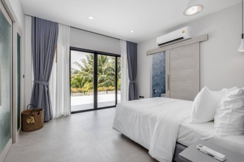 House in Phuket, Thailand 4 bedrooms № 180668 - photo 30