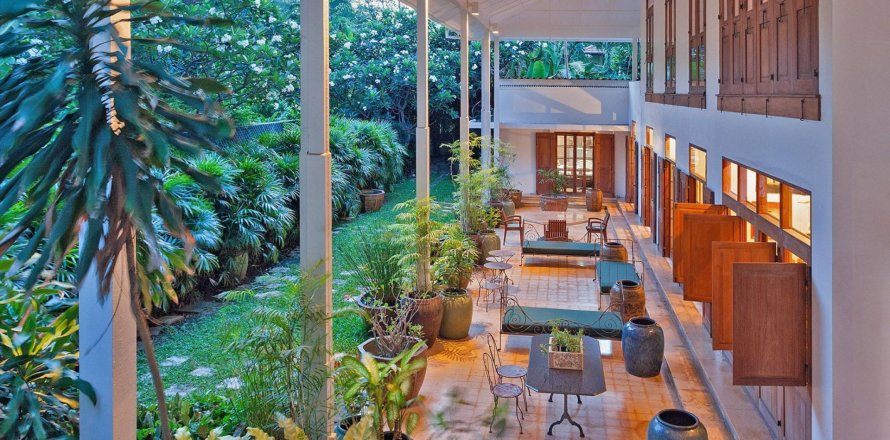 House in Bangkok, Thailand 4 bedrooms № 180672