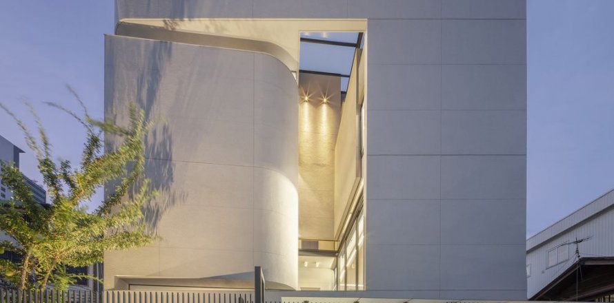 Дом в Сатхоне, Бангкок, Таиланд с 3 спальнями  № 136992