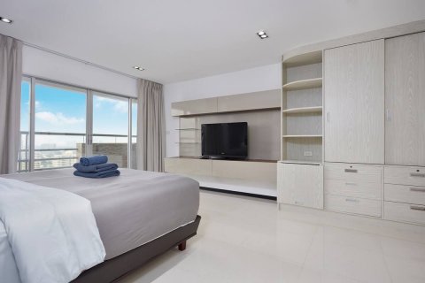 Кондоминиум с 2 спальнями в Клонг Тоэй, Бангкок, Таиланд № 136996 - фото 22