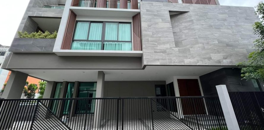 Вилла в Бангкоке, Таиланд с 5 спальнями  № 133779