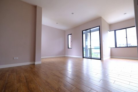 Вилла в Бангкоке, Таиланд с 7 спальнями  № 133778 - фото 7