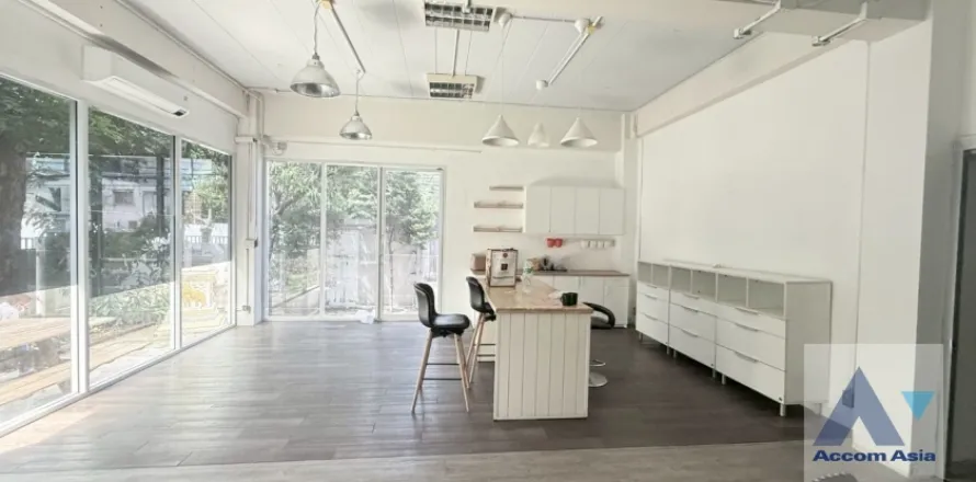 Studio in Phra Khanong, Bangkok, Thailand № 214802