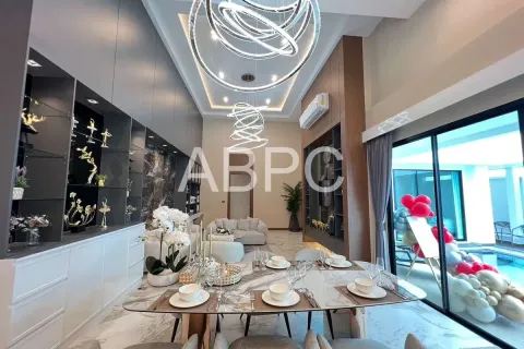 Casa de 4 dormitorios en Pattaya, Tailandia № 211794 - foto 9