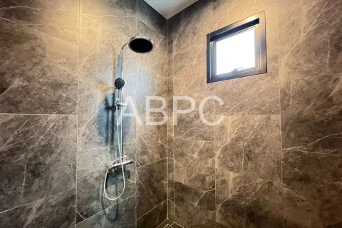 Casa de 4 dormitorios en Pattaya, Tailandia № 211794 - foto 5