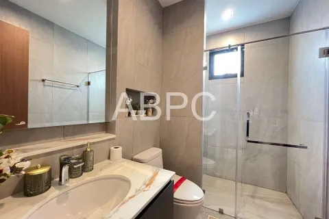 Casa de 4 dormitorios en Pattaya, Tailandia № 211794 - foto 4