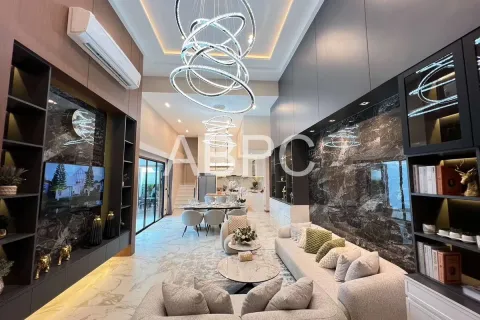 Casa de 4 dormitorios en Pattaya, Tailandia № 211794 - foto 8