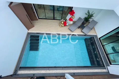 Casa de 4 dormitorios en Pattaya, Tailandia № 211794 - foto 3
