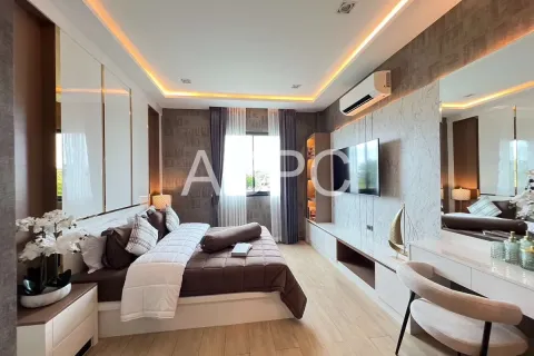 Casa de 4 dormitorios en Pattaya, Tailandia № 211794 - foto 15