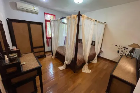 Casa de 4 dormitorios en Jomtien Beach, Pattaya, Tailandia № 211792 - foto 28