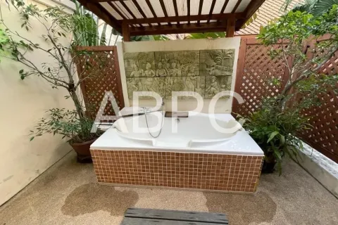 Casa de 4 dormitorios en Jomtien Beach, Pattaya, Tailandia № 211792 - foto 11