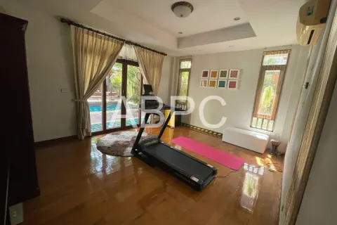 Casa de 4 dormitorios en Jomtien Beach, Pattaya, Tailandia № 211792 - foto 10