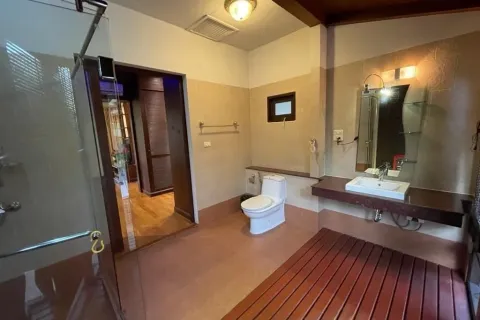 Casa de 4 dormitorios en Jomtien Beach, Pattaya, Tailandia № 211792 - foto 24