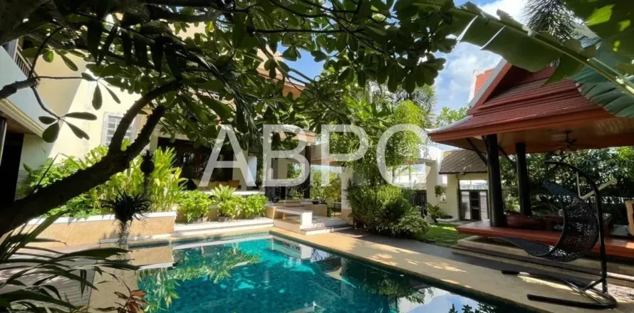 Casa de 4 dormitorios en Jomtien Beach, Pattaya, Tailandia № 211793