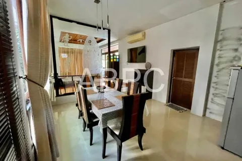 Casa de 4 dormitorios en Jomtien Beach, Pattaya, Tailandia № 211793 - foto 2