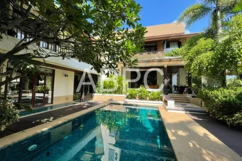 Casa de 4 dormitorios en Jomtien Beach, Pattaya, Tailandia № 211793 - foto 7
