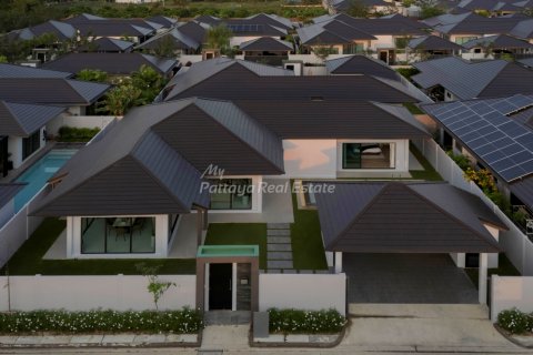 House in Pattaya, Thailand 3 bedrooms № 113553 - photo 1